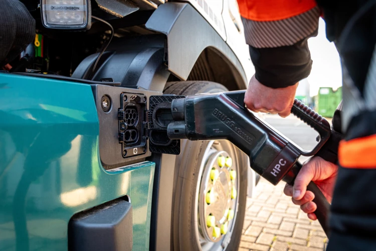Volvo FM Electric PreZero opladen