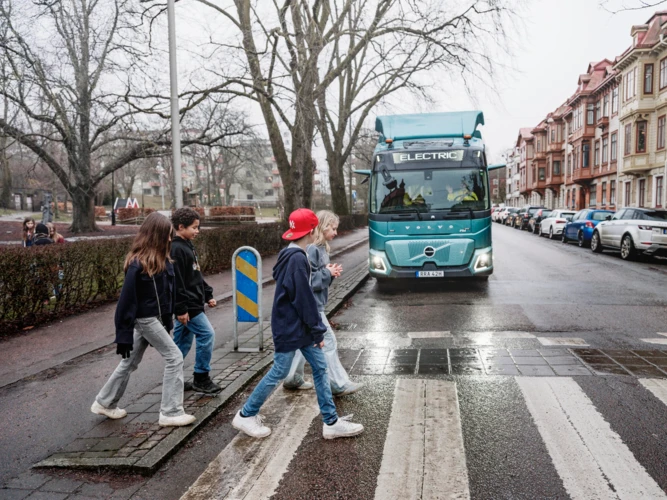 Volvo Trucks introduceert Safety Zones (3)