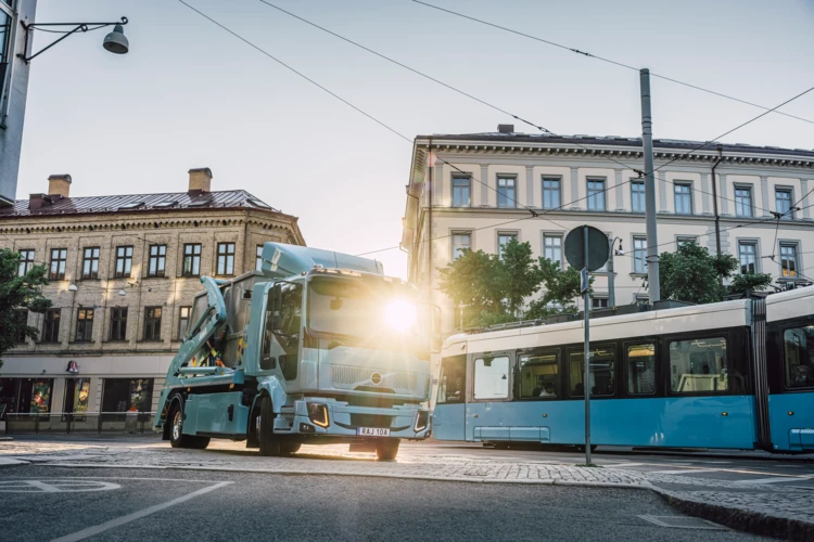 Paashuis-Volvo-Trucks-FL-Electric-07