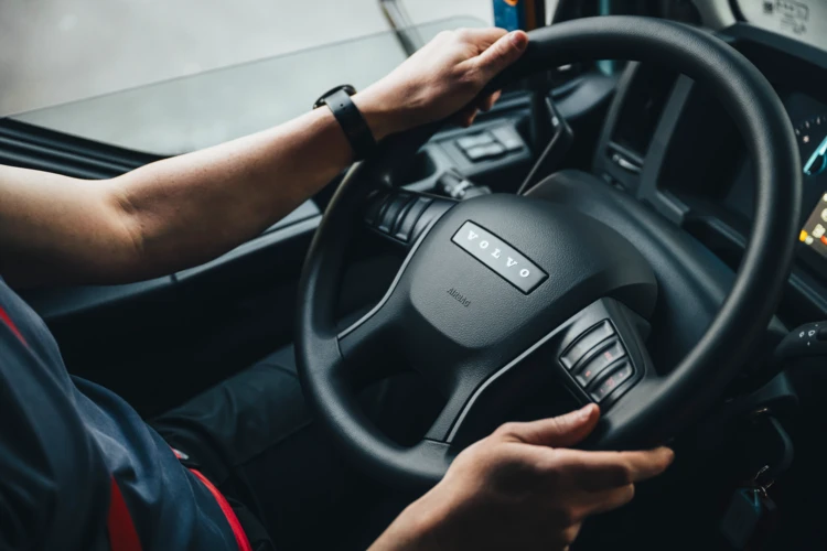 Paashuis-Volvo-Trucks-FL-Electric-09